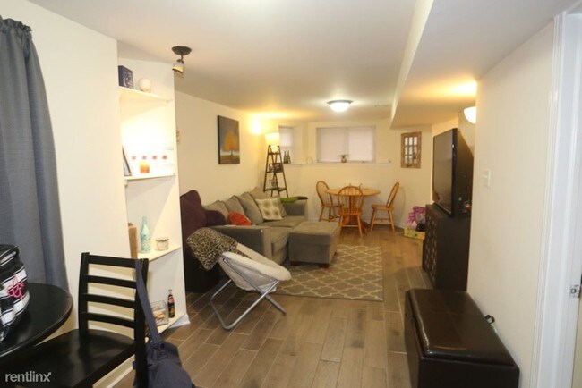 Foto del edificio - 852 W Buckingham Pl