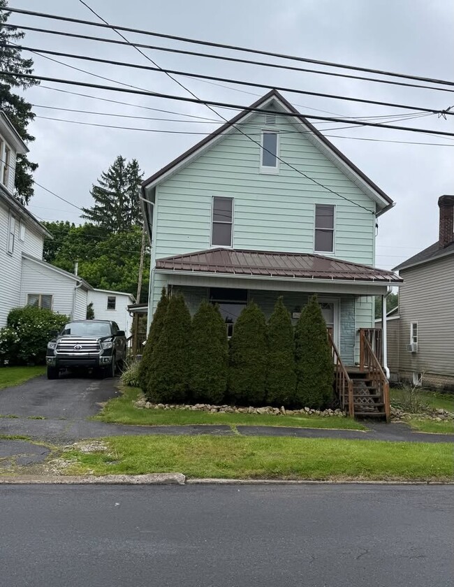Building Photo - 411 Knarr St
