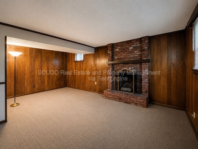 Foto del edificio - 8806 Crescent Ave