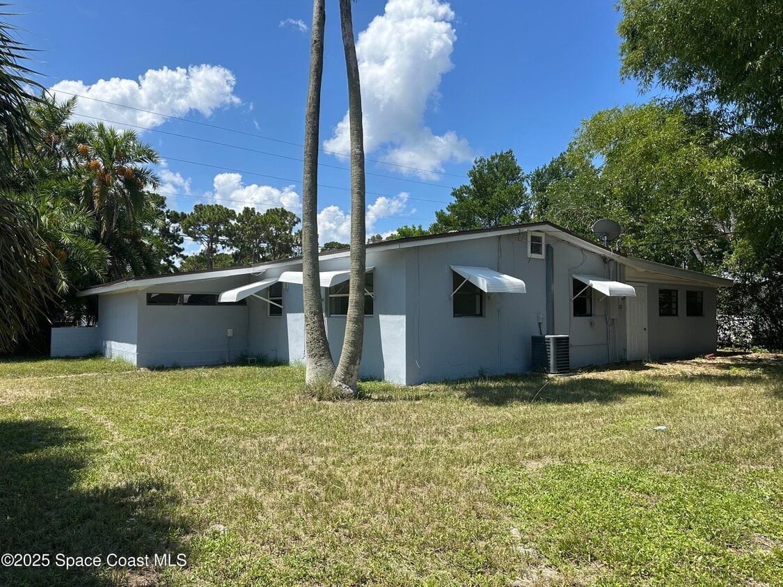 Building Photo - 2358 Post Rd