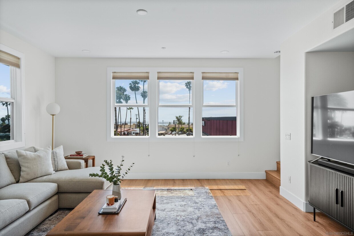 3018 Beachwood Blf Wy, San Diego, CA 92117 Townhome Rentals in San