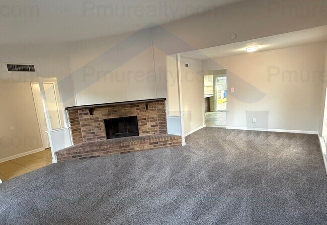 Building Photo - COMING SOON! Charming and spacious 3 bedro...