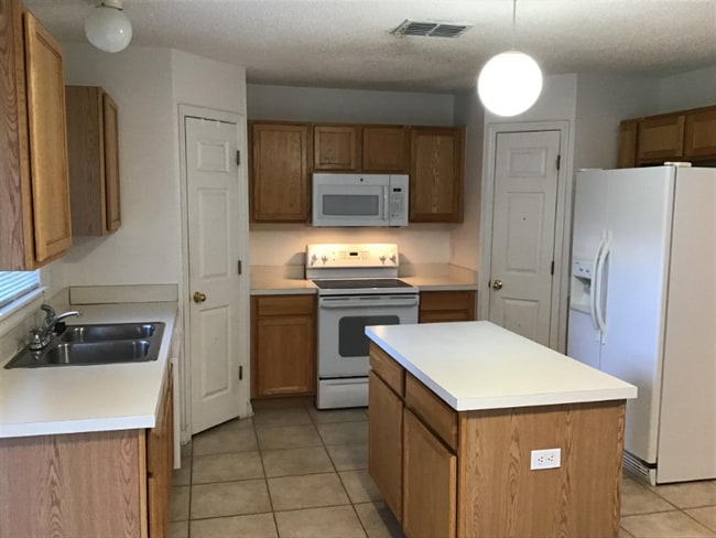 Photo - 2606 Sheila Dr House