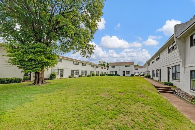 Building Photo - 676 Hobbs Dr