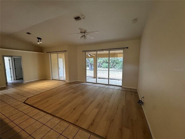 Foto del edificio - 8234 Mossborger Ave