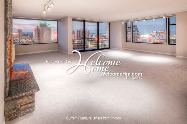 Foto del edificio - Furnished Park Tower Condo with views of t...