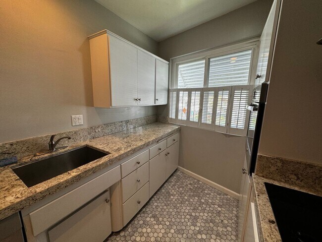 Foto del edificio - Stunning 1 Bedroom 1 Bath in Laguna Beach!...
