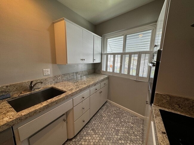 Building Photo - Stunning 1 Bedroom 1 Bath in Laguna Beach!...