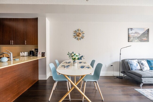 Photo du bâtiment - 560 Front St W