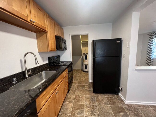 Kitchen & view of laundry/utility closet - 904 Hewitt Ave