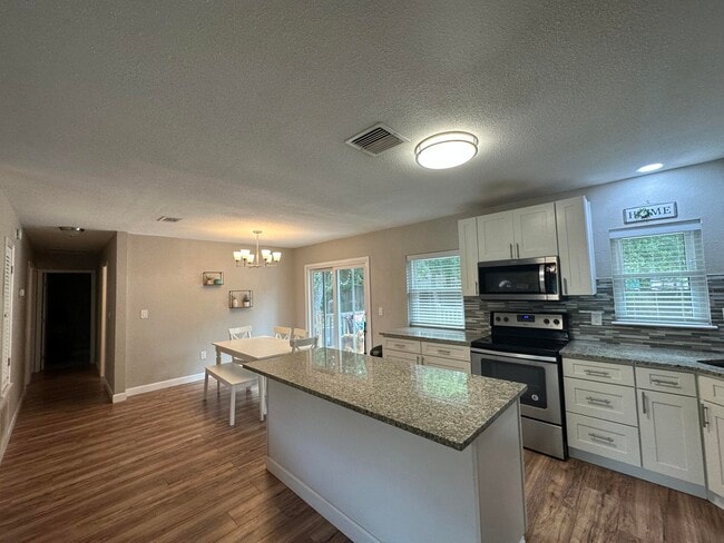 Building Photo - 29 Hemlock Dr NW
