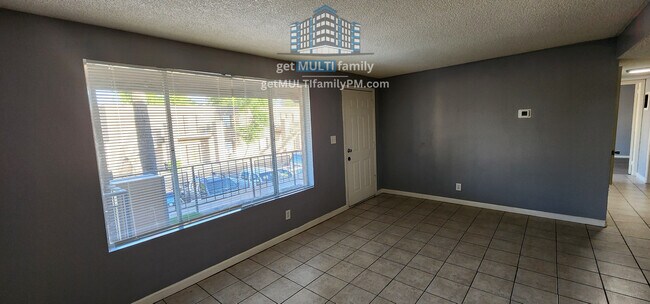 Foto del edificio - 2413 W Hazelwood St