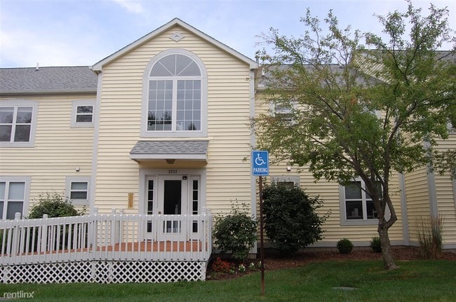 Building Photo - 2233 S Huron Pky