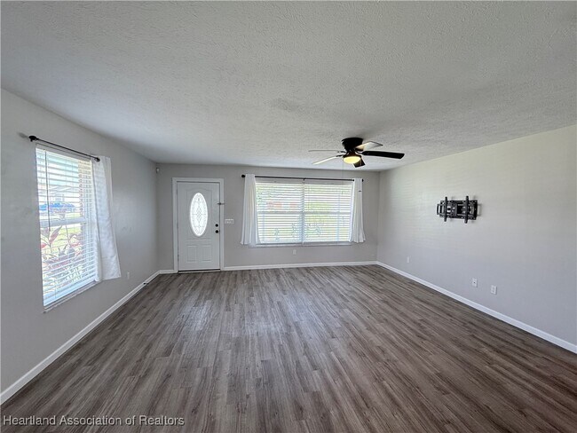 Foto del edificio - 4503 Sebring Ave