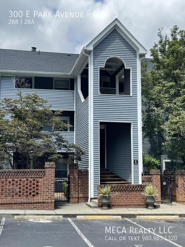 Building Photo - 300 E Park Ave