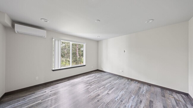 Building Photo - 2 Bed 2 Bath - Condo - W/S/G Included - NAS Whidbey
