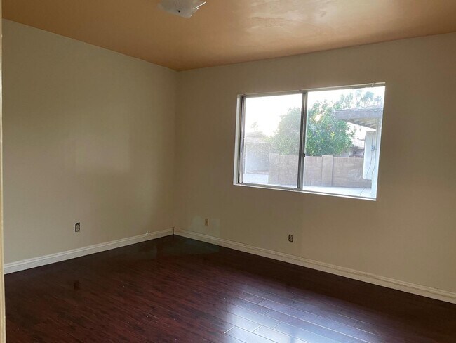 Building Photo - 520 W Colorado Ave