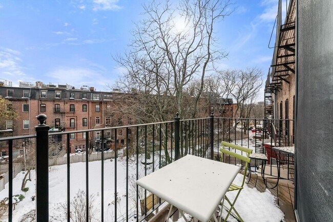 Foto del edificio - 410 Columbus Ave