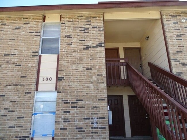 Photo - 300 Moursund Blvd House