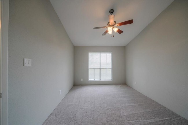 Building Photo - 3900 Woodchase Dr