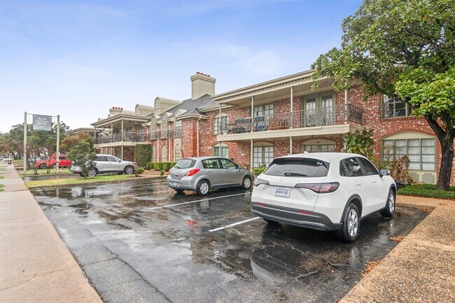 Foto del edificio - 7920 Rockwood Ln