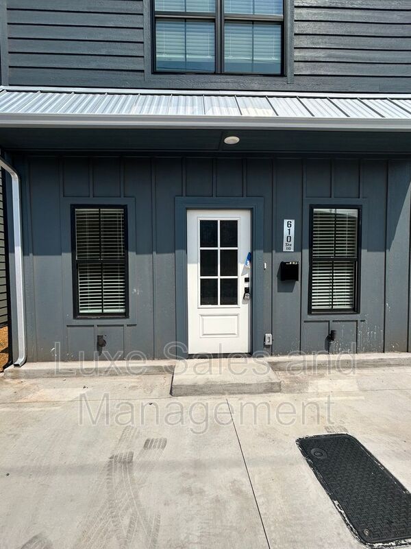 Foto del edificio - 610 W 2nd St