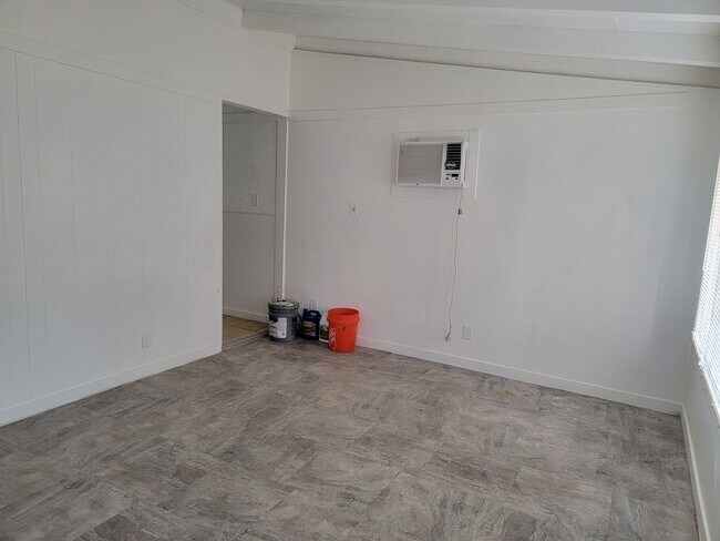 Building Photo - 2604 Terrace Dr