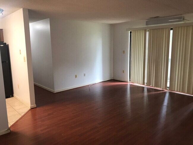 Building Photo - 8803 Tamarron Dr