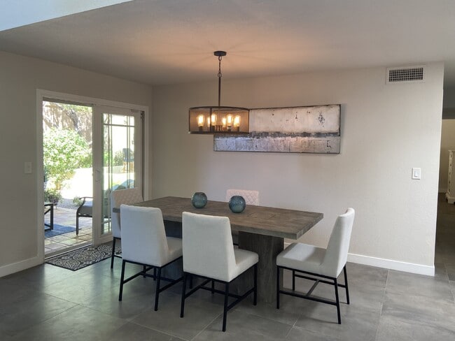 Foto del edificio - Rare Three Bedroom, Three Bath Biltmore Co...