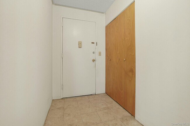 Foto del edificio - 560 Halstead Ave