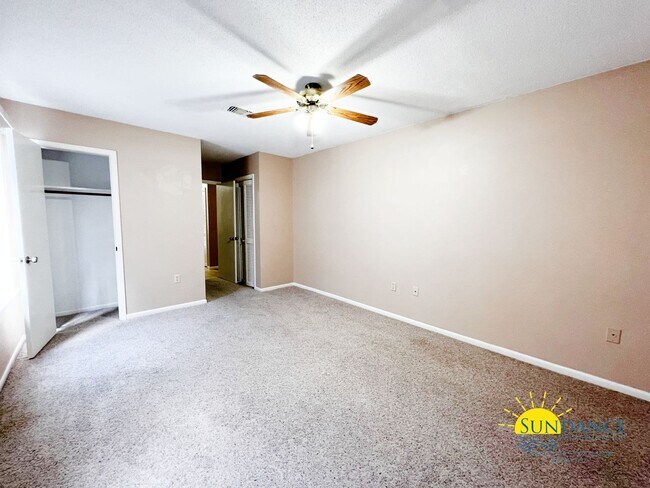 Foto del edificio - Gorgeous 3 Bedroom Townhouse in Crestview:...