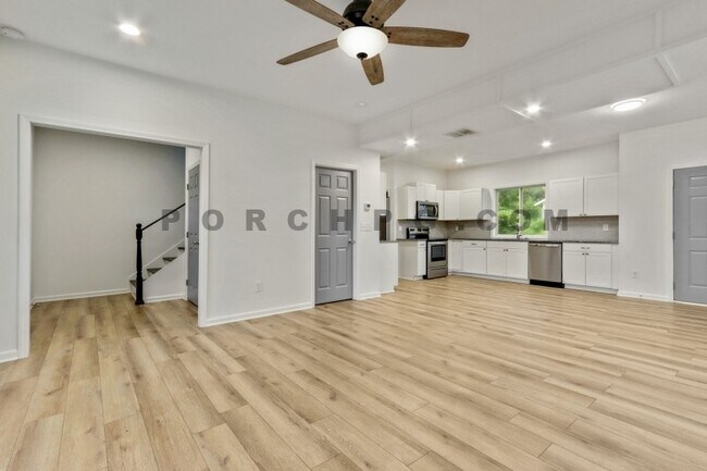 Foto del edificio - 105 W Callahan St