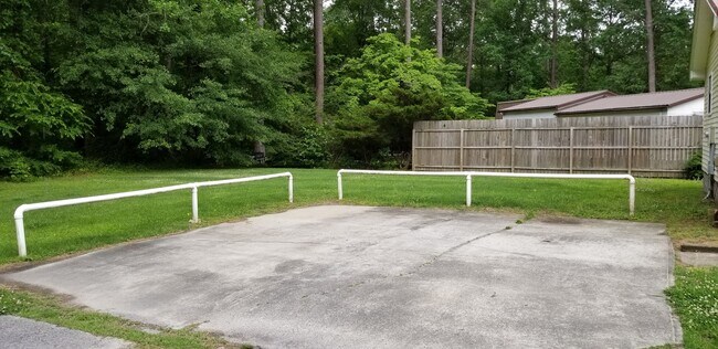 Building Photo - 182 Hazeldale Ln