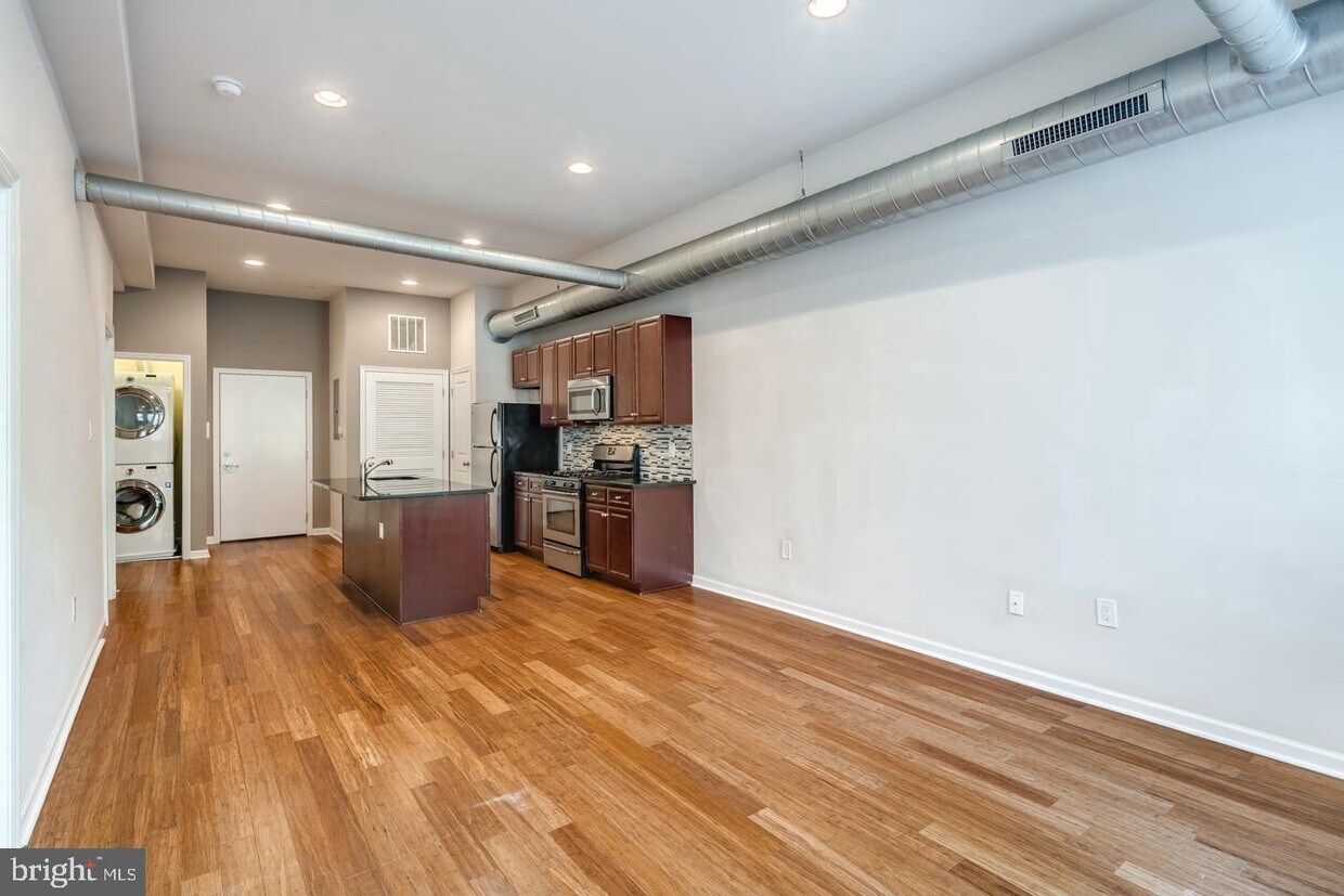 Primary Photo - 1509 W Girard Ave