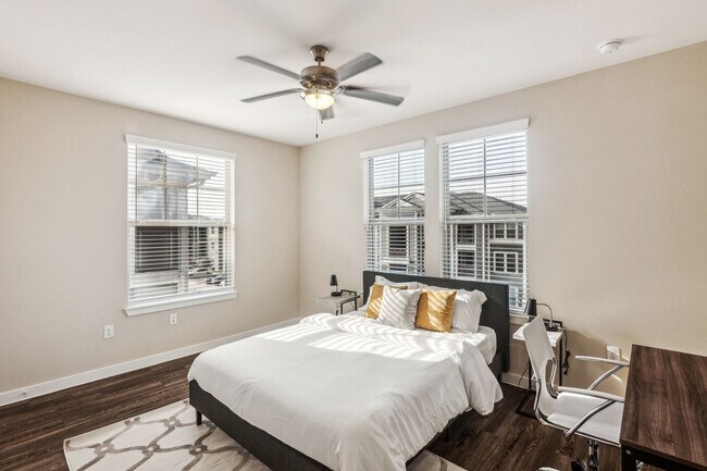 Foto del edificio - 13555 Cullen Blvd