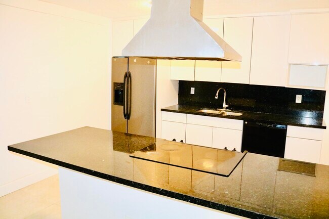 Foto del edificio - 1920 N 65th Way