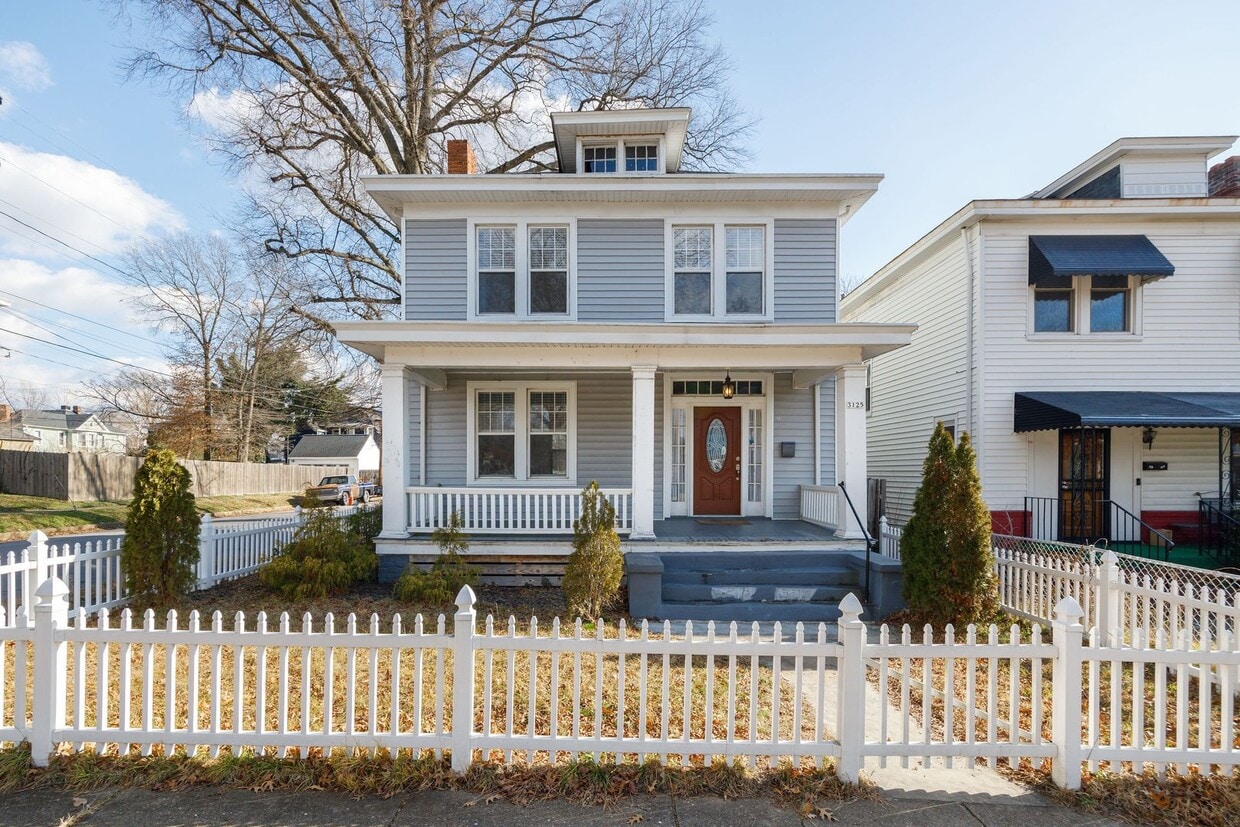 Spacious Corner-Lot Home on Carolina Ave - Spacious Corner-Lot Home on Carolina Ave