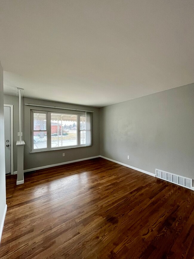 Building Photo - 14371 Trenton Rd