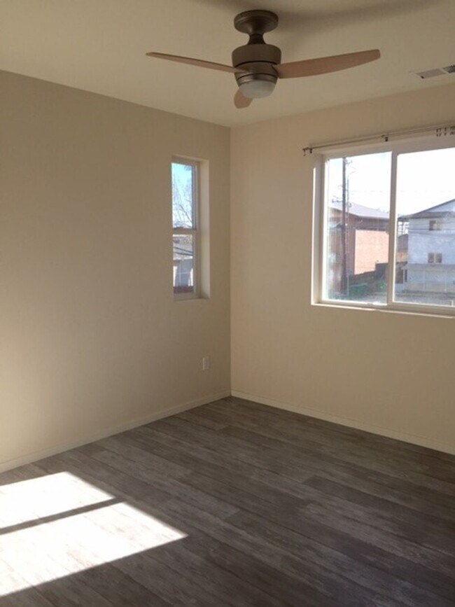 Foto del edificio - Gorgeous 2 Story Ultra-Sleek 1BD+Loft/1.5 Bath!