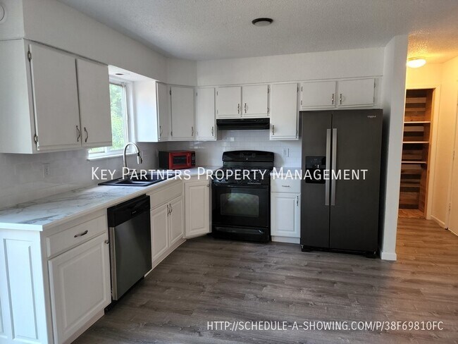 Foto del edificio - 8949 Hauser - 2022 Remodel!