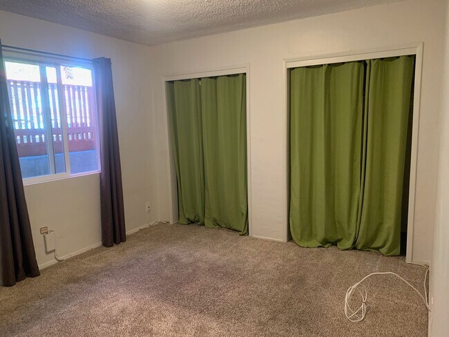 Building Photo - Primary bedroom with private bath in share...