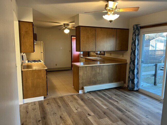 Foto del edificio - 120 Railroad St