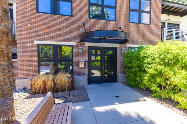 Building Photo - 914 E Osborn Rd