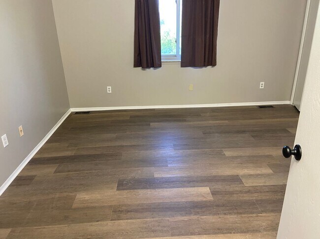 Foto del edificio - 3898 Old Creek Rd