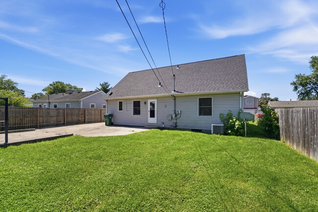 Building Photo - 245 Fitchland Dr