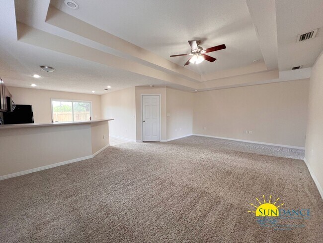 Building Photo - Inviting 3 Bedroom Home in Crestview!