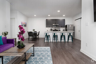 Building Photo - 5861 Royal Ln