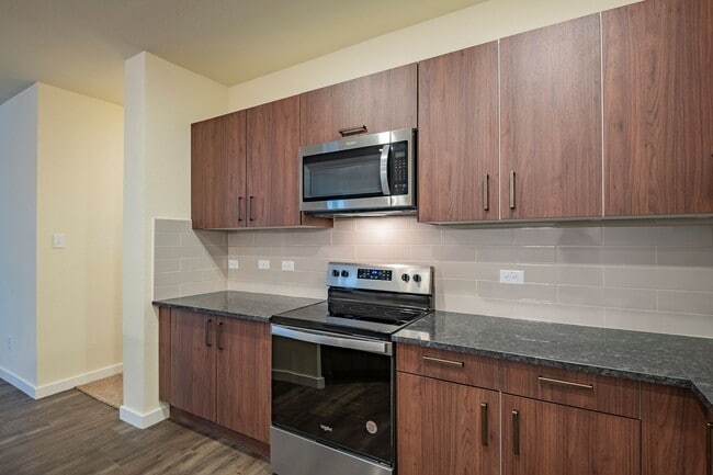Foto del edificio - GORGEOUS 3 BEDROOM DUPLEX LOCATED IN MIDLO...