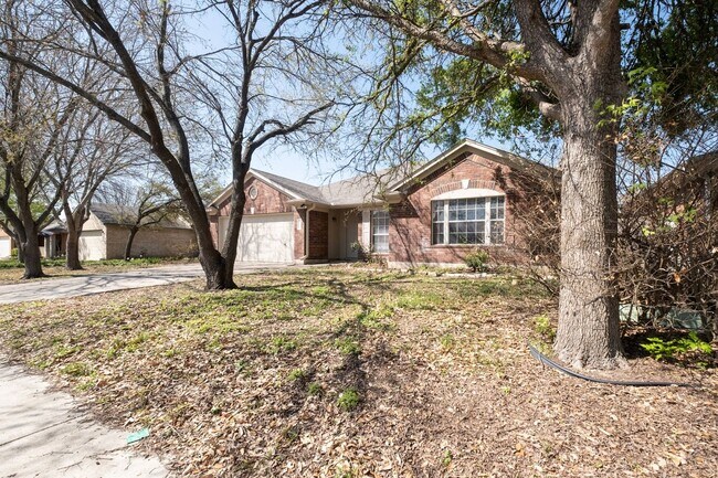 Foto del edificio - Spacious 4 Bedroom, 2 Bath, 1-Story Home i...
