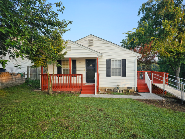 Building Photo - 2604 Radford Rd NE